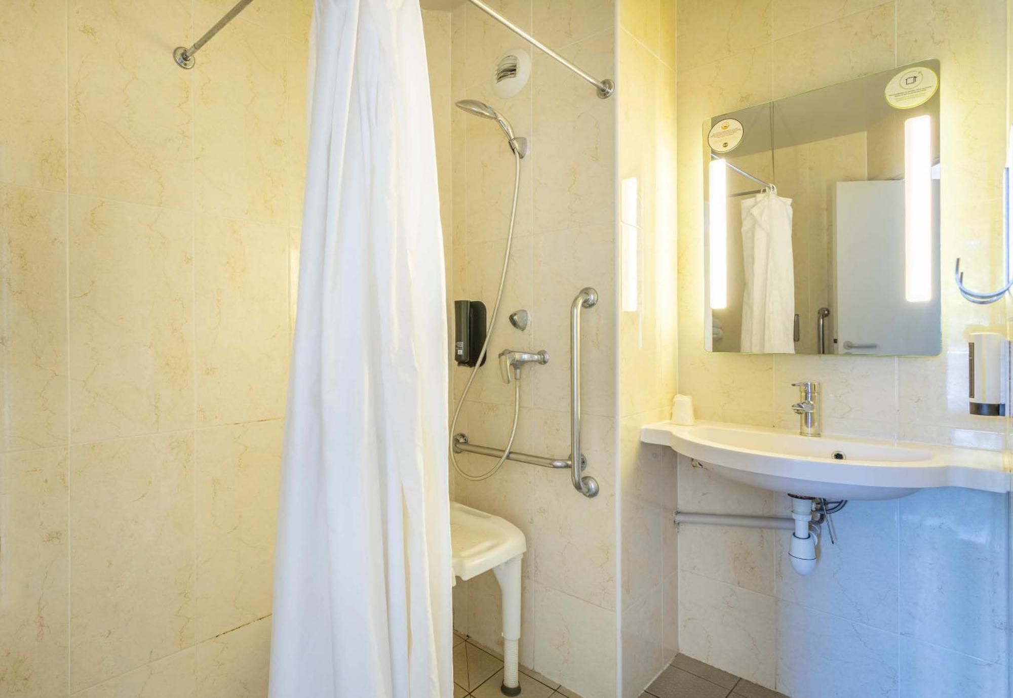 B&B Hotel Toulon أوليوليه المظهر الخارجي الصورة